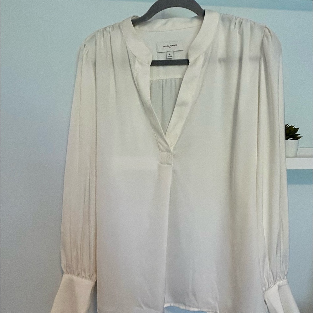 Banana Republic Cream V-Neck Volume Sleeve Blouse